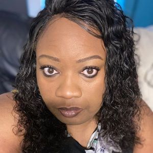 Meet your Posher, Lakisha